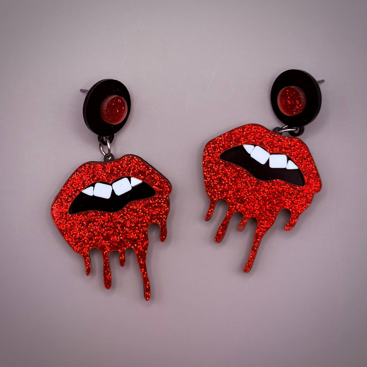 Lips Dangles